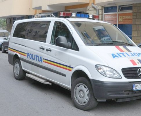 Prinşi demontând un transformator, lângă Moviliţa